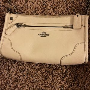Ivory coach cross body purse with chain and leather strap. signs of use As shown